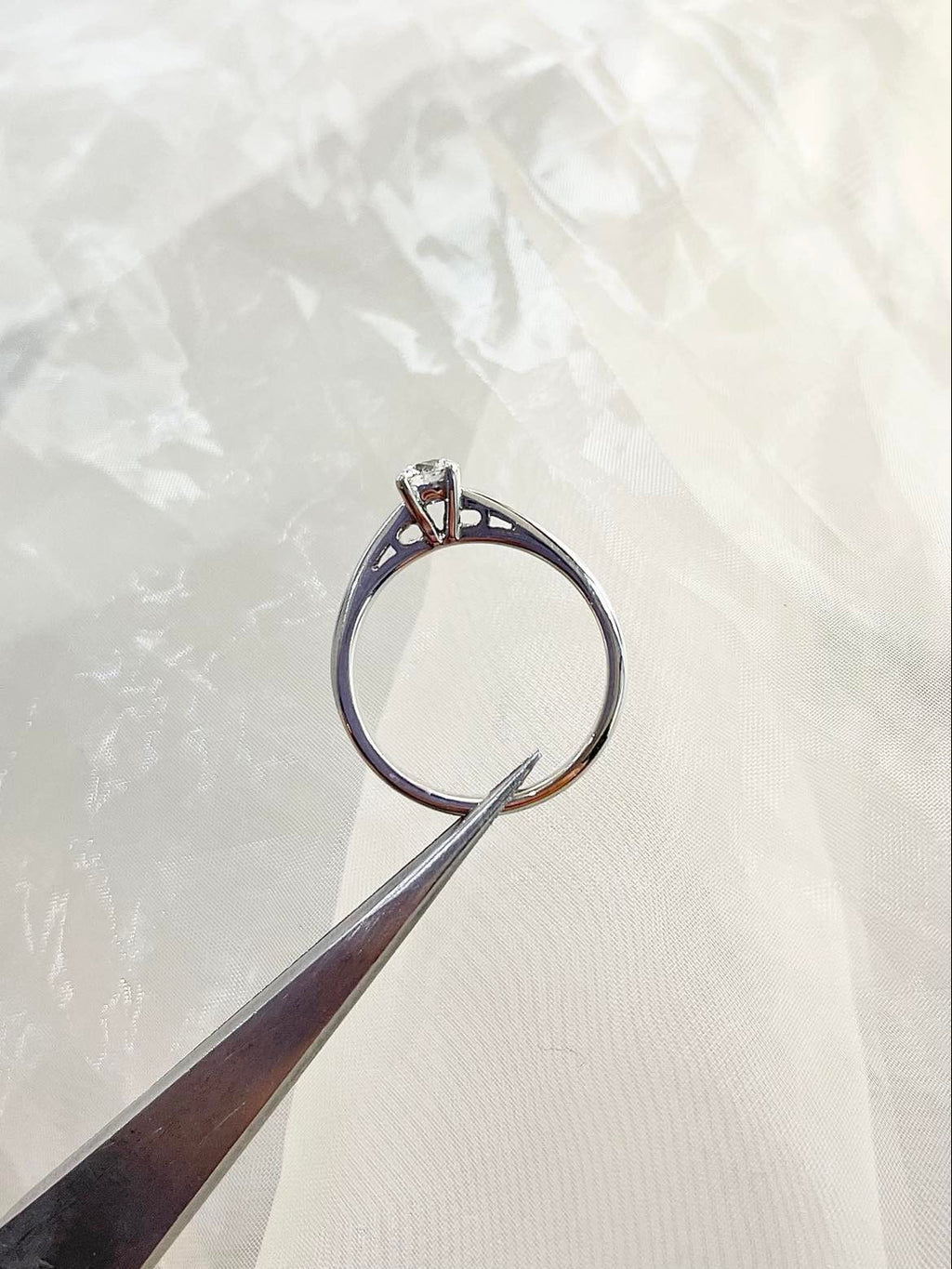 18ct White Gold Diamond Solitaire Ring