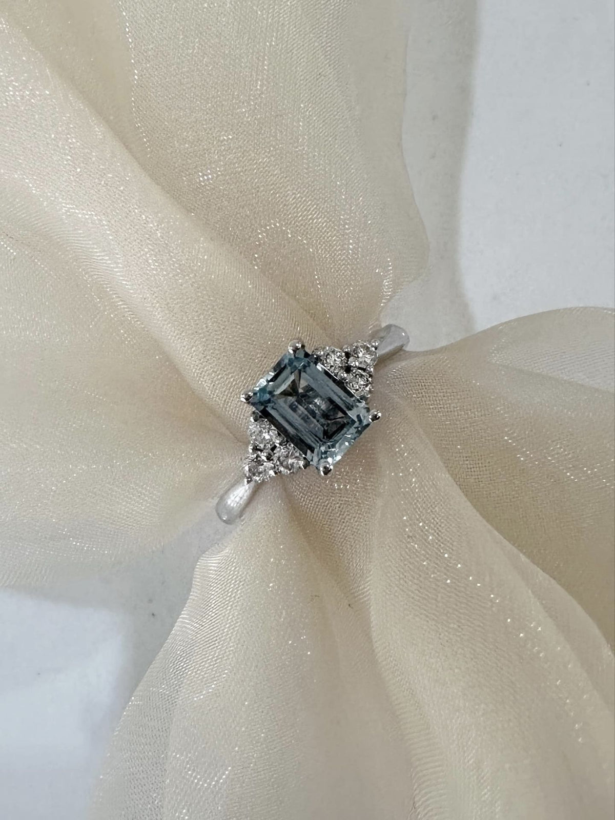 9ct White Gold Aquamarine and Diamond Ring 