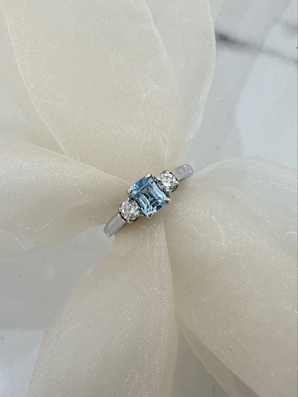 18ct White Gold Blue Topaz and Diamond Ring 