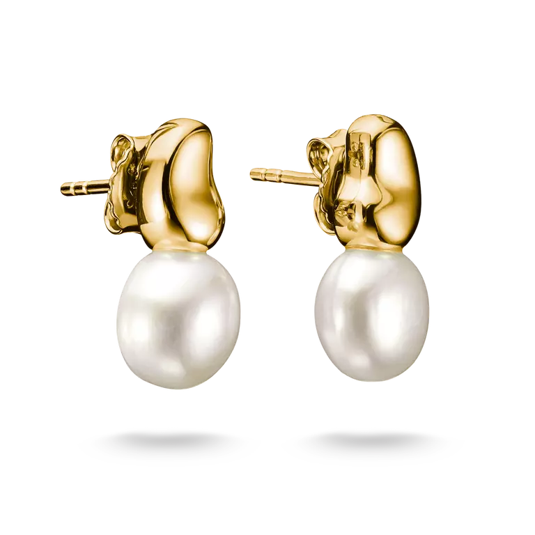 NATURAL BEAUTY GOLD PLATED STUD WITH FRESHWATER PEARL